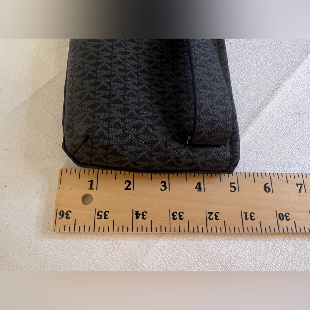 Michael Kors belt bag - Picture 4 of 12
